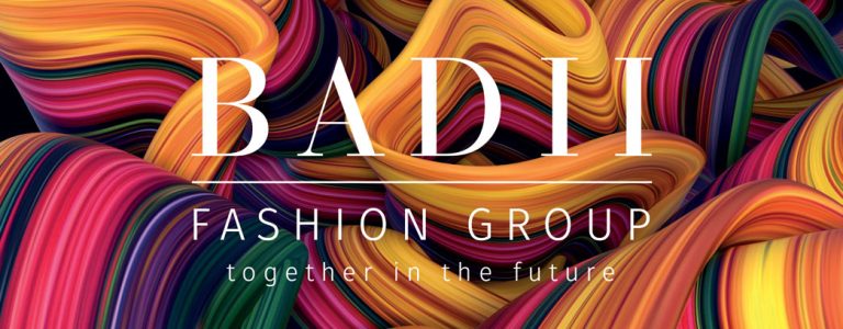 Sfondo multicolor, come grandi pennellate colorate, con logo bianco nella parte sovraimpressa della Badii Fashion group utilizzata per un header di un Magazine